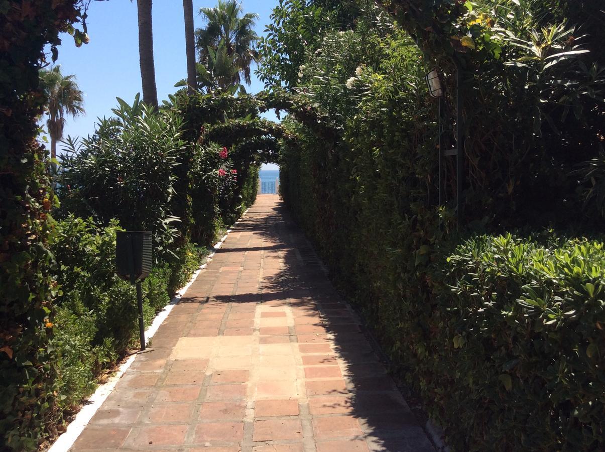 Mansion Alhamar - 2 Bedroom, Frontline Beach, Mountain Views, Full Size Pool, Tennis Courts, Close To Shops, On-Site Bar & Chiringuito Sitio de Calahonda Zewnętrze zdjęcie
